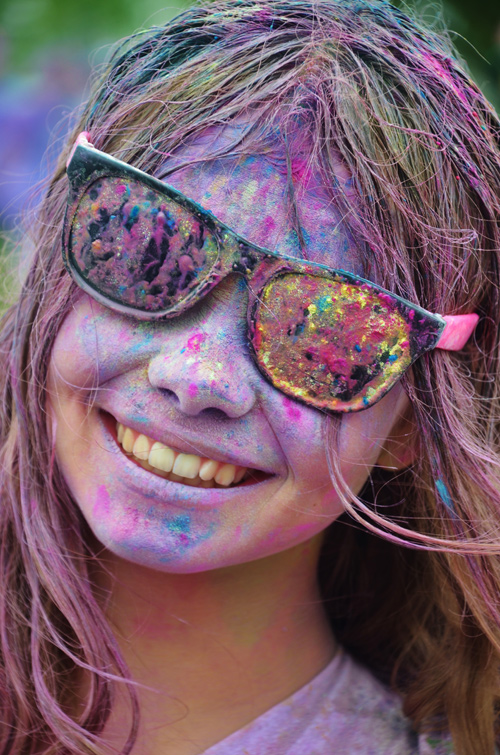 Jugendzentrum Lemförde Startseite: Mädchen mit Farbklecksen